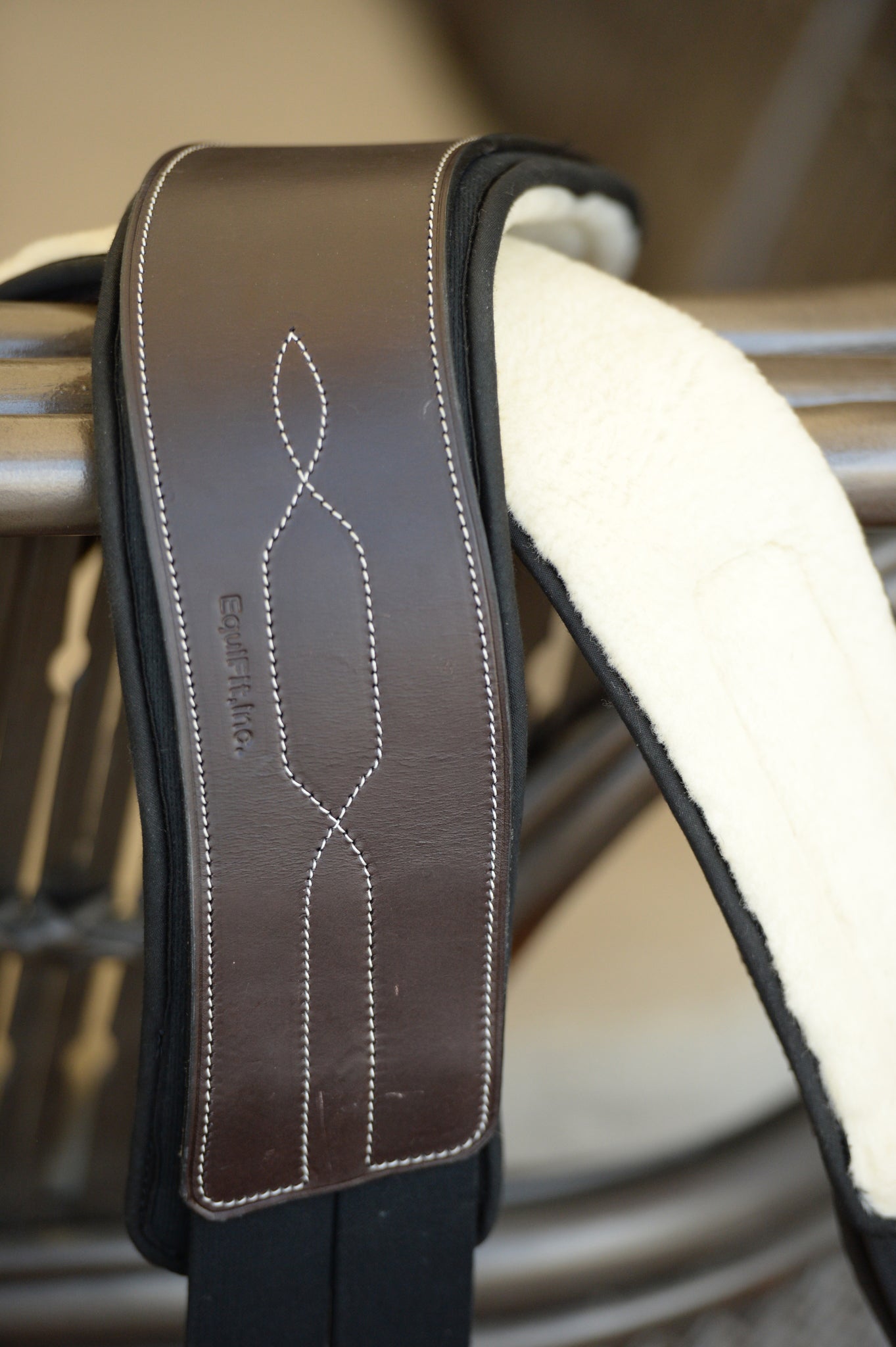 EquiFit Anatomical Hunter Girth with SheepsWool T-Foam Liner