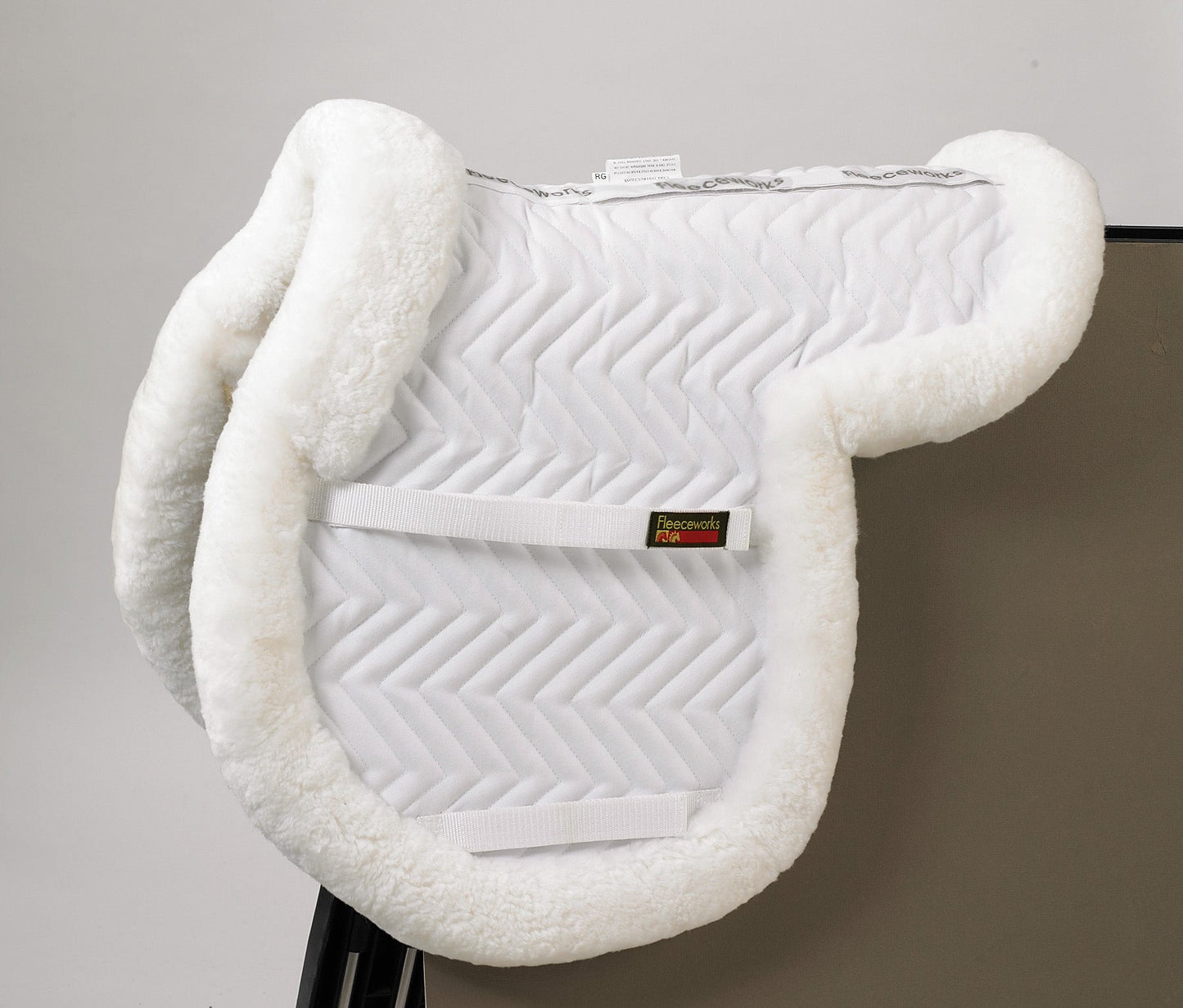 Fleeceworks Show Hunter Sheepskin Trim Pad with Perfect Balance Technology