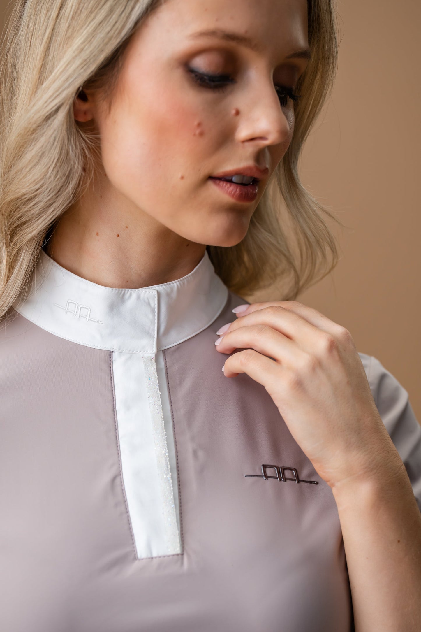 AA Mira Short-Sleeve Show Shirt